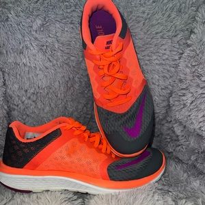 NIKE fs lite run 3 women sneakers SIZE 6